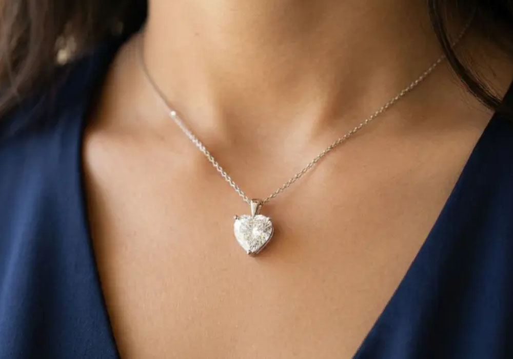 Diamond Necklaces Understanding the Key Features That Affect Style and Sparkle