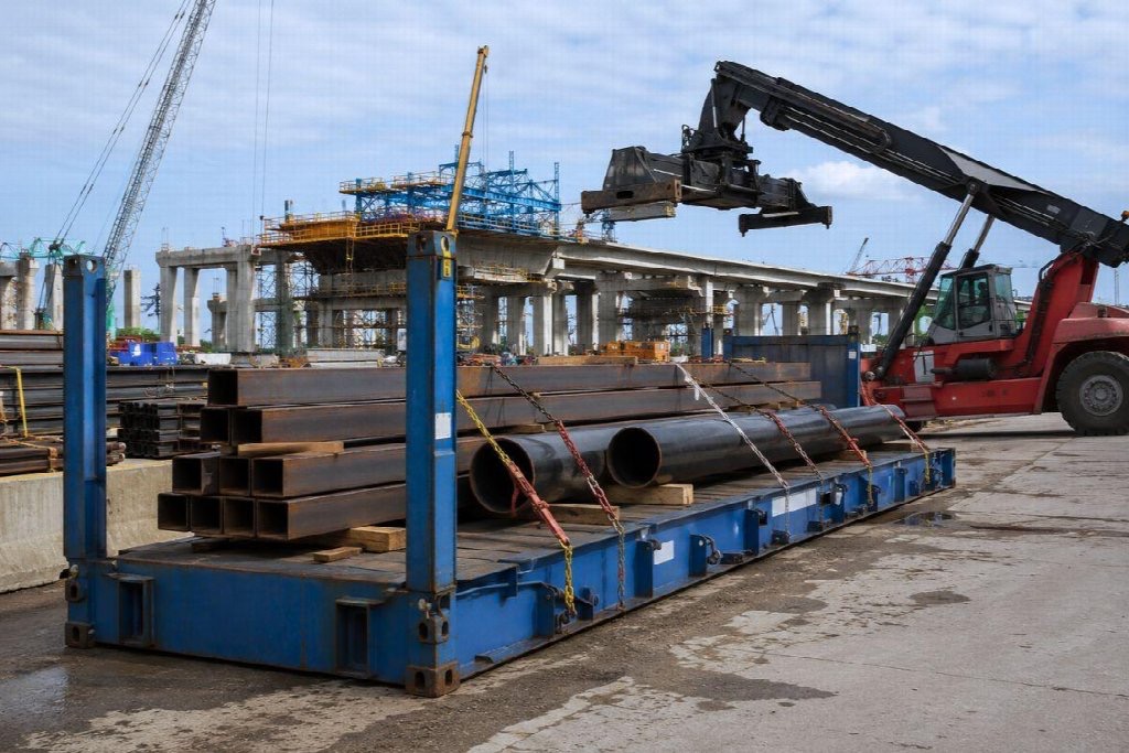 How Flat Rack Containers Are Used in Construction and Infrastructure Projects