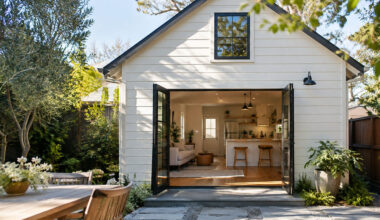 Design Decisions That Make a Small Carriage House Live Larger